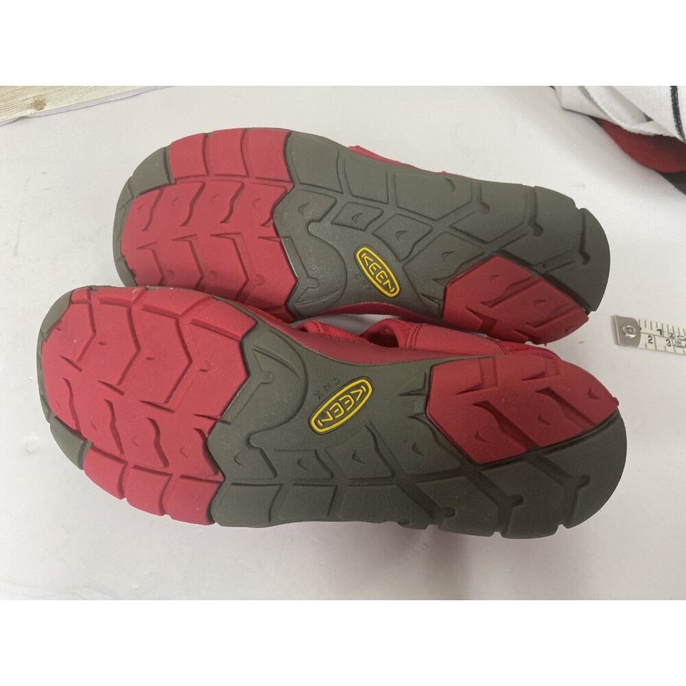 Keen Women’s Clearwater CNX Outdoor Sandals Size 6.5 Barberry / Hot Coral Pink - Picture 10 of 11
